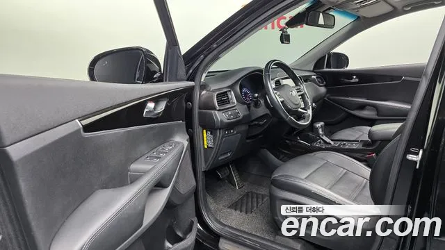 Kia Sorento — фото 9