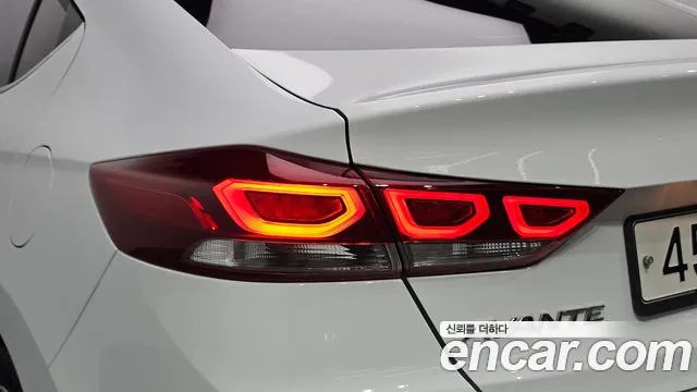 Hyundai Avante — фото 23