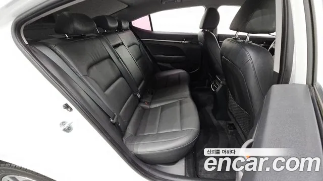 Hyundai Avante — фото 10