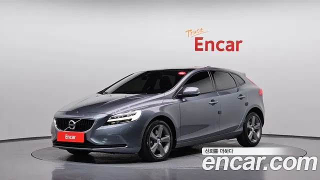 Volvo V40 — фото 1