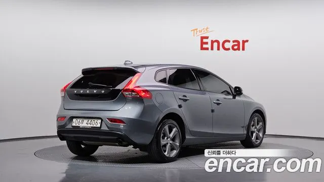 Volvo V40 — фото 2