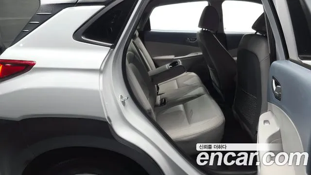 Hyundai Kona — фото 11