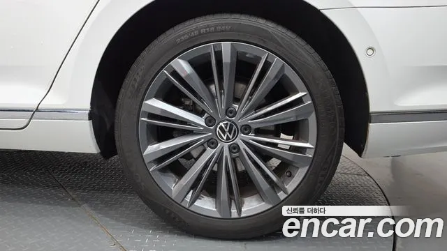 Volkswagen Passat — фото 21