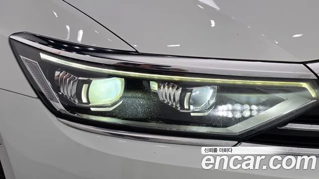 Volkswagen Passat — фото 22