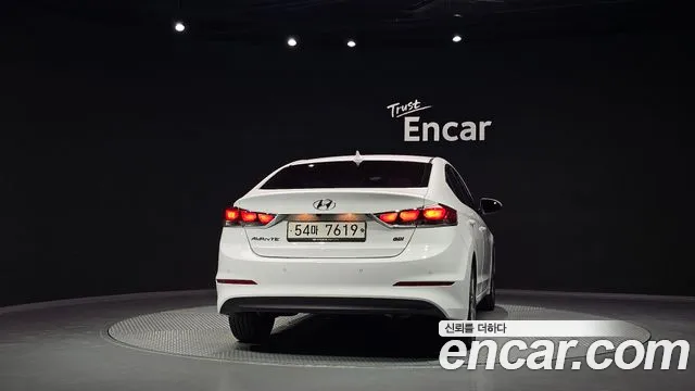 Hyundai Avante — фото 4