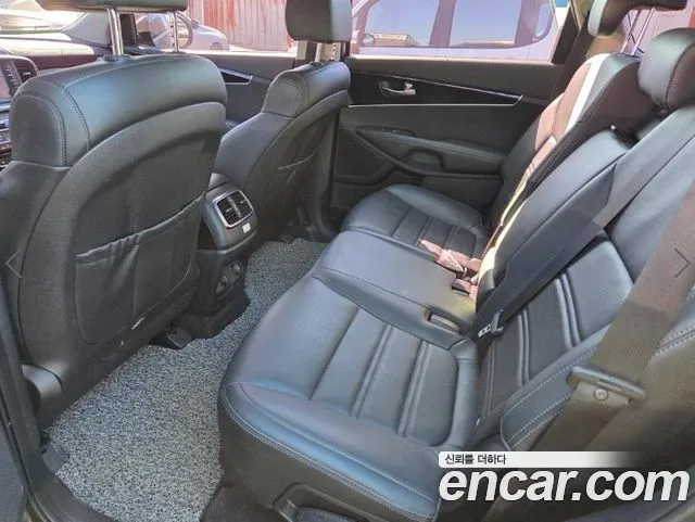 Kia Sorento — фото 11