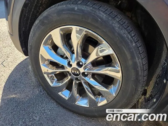 Kia Sorento — фото 10