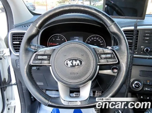 Kia Sportage — фото 8