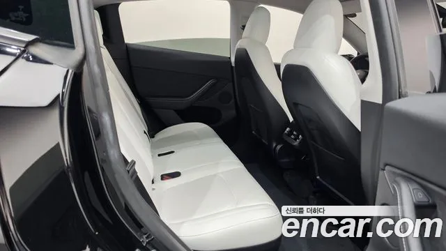Tesla Model Y — фото 11