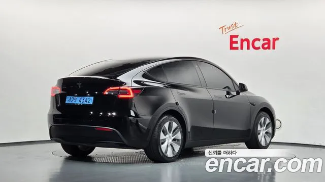 Tesla Model Y — фото 2