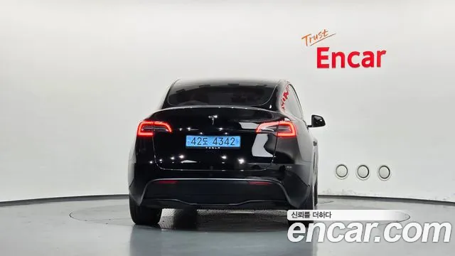 Tesla Model Y — фото 4
