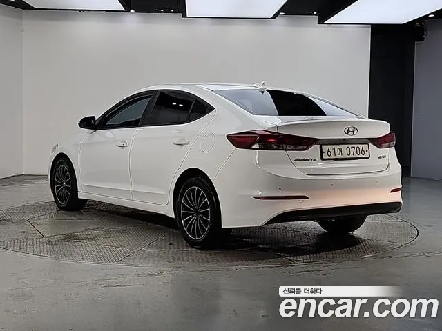 Hyundai Avante — фото 3
