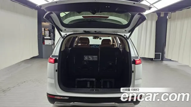 Kia Carnival — фото 16