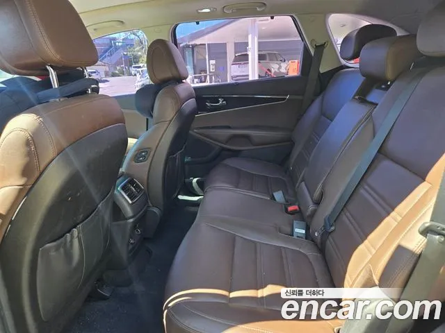 Kia Sorento — фото 8