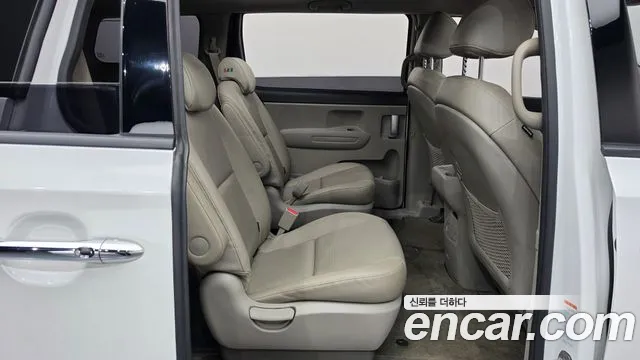 Kia Carnival — фото 11