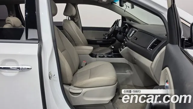 Kia Carnival — фото 26