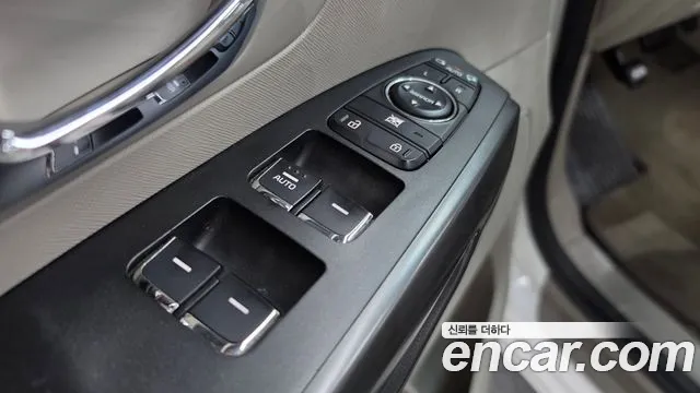 Kia Carnival — фото 32