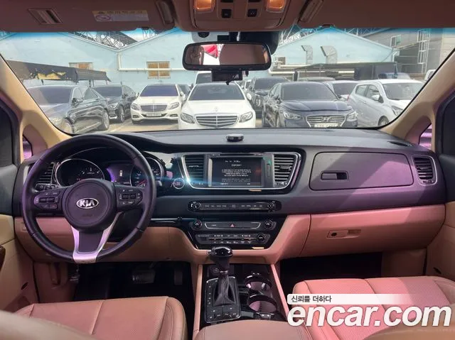 Kia Carnival — фото 12