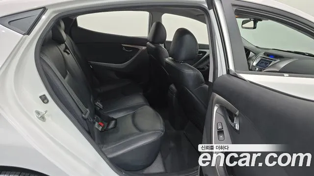 Hyundai Avante — фото 11