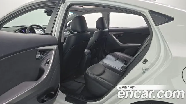 Hyundai Avante — фото 12