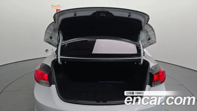 Hyundai Avante — фото 19