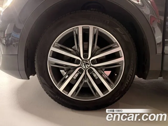 Volkswagen Tiguan — фото 20