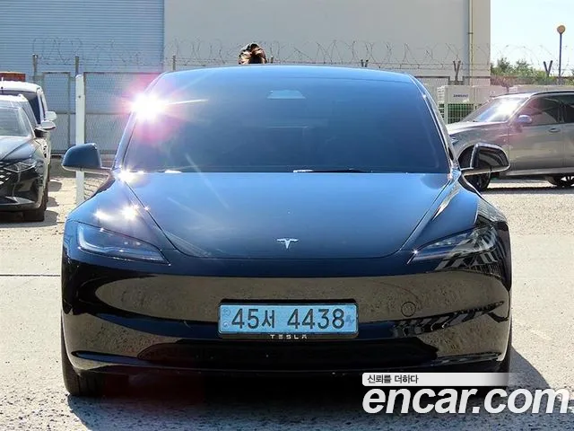 Tesla Model 3 — фото 1