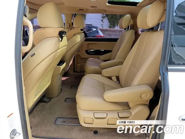 Kia Carnival — фото 19