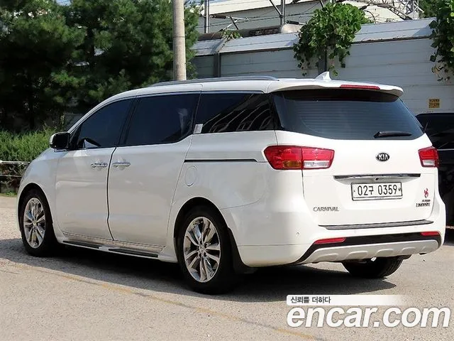 Kia Carnival — фото 2