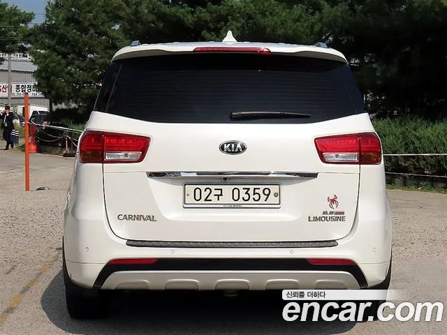 Kia Carnival — фото 3