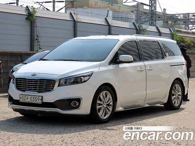 Kia Carnival — фото 4