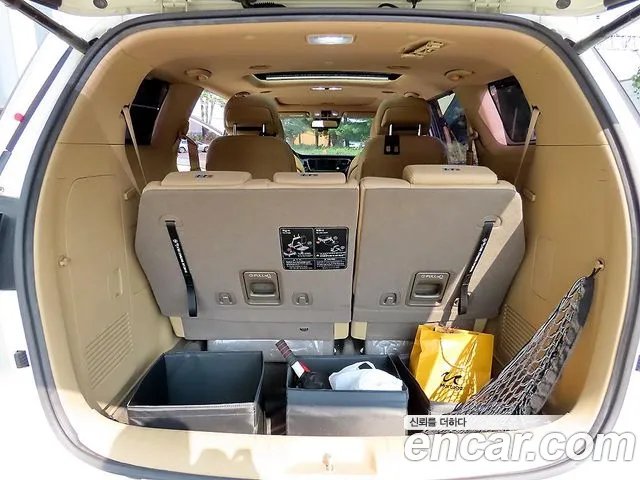 Kia Carnival — фото 9