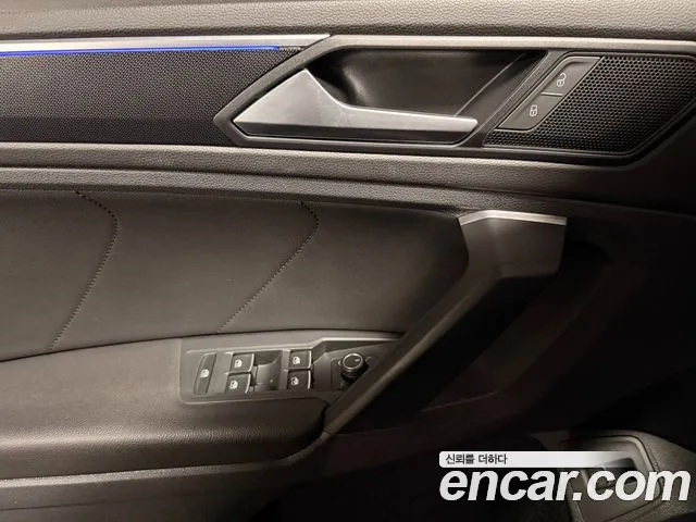 Volkswagen Tiguan — фото 11
