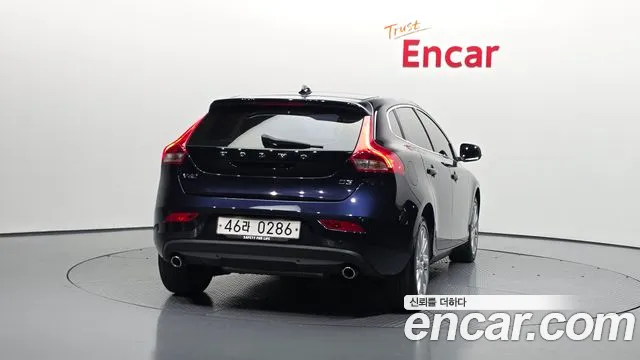 Volvo V40 — фото 4