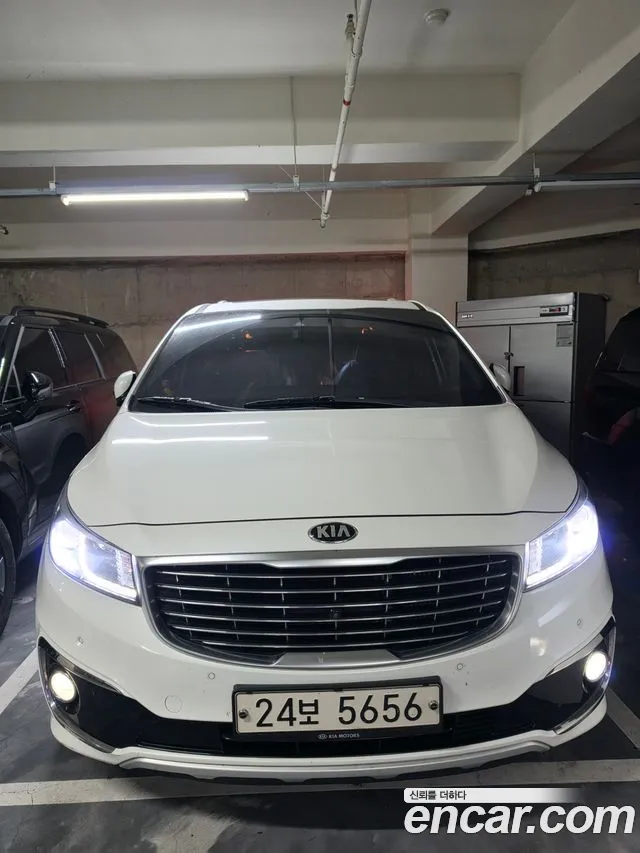 Kia Carnival — фото 1