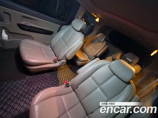 Kia Carnival — фото 16
