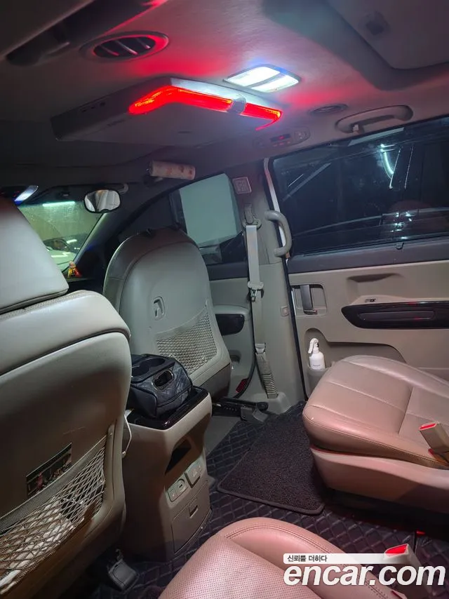 Kia Carnival — фото 17