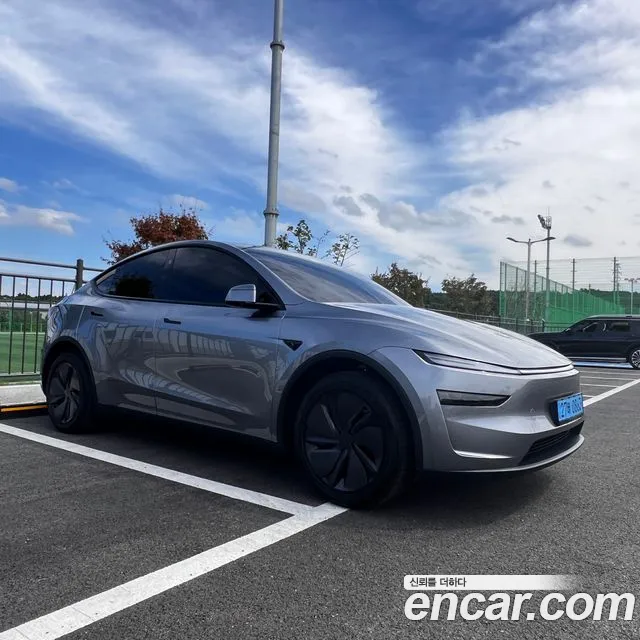 Tesla Model Y — фото 1