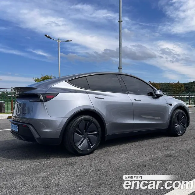 Tesla Model Y — фото 5