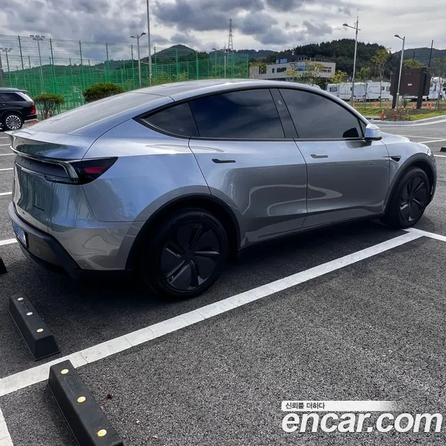 Tesla Model Y — фото 9