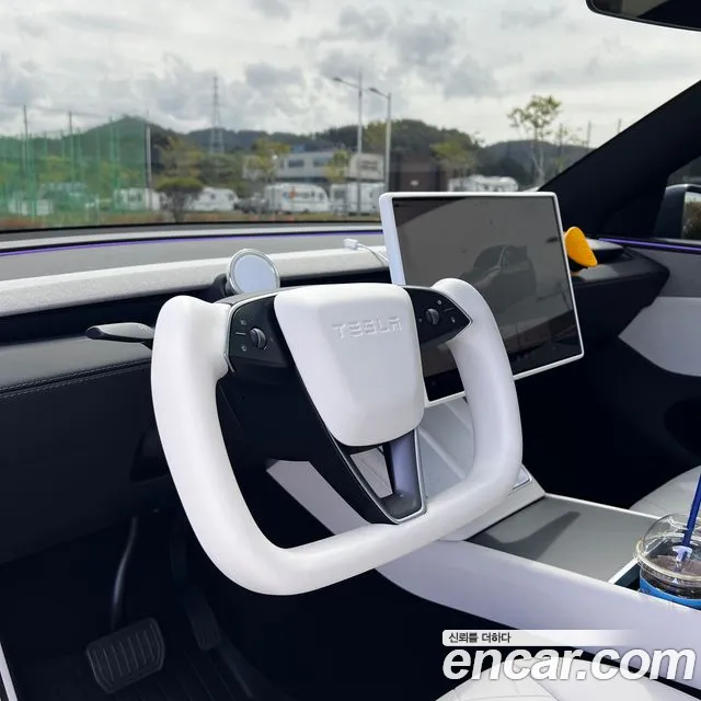 Tesla Model Y — фото 10