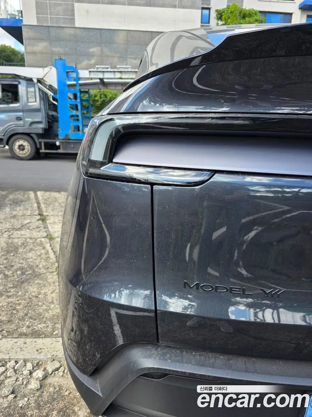 Tesla Model Y — фото 15