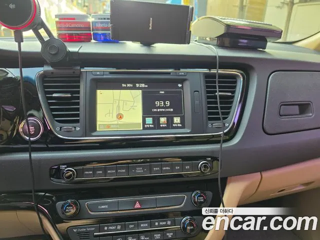 Kia Carnival — фото 11