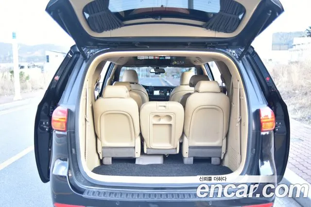 Kia Carnival — фото 11