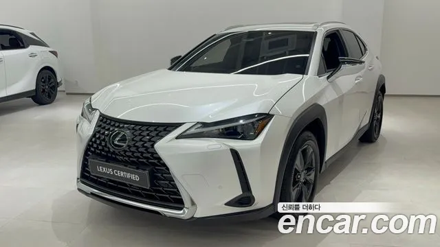 Lexus UX — фото 1