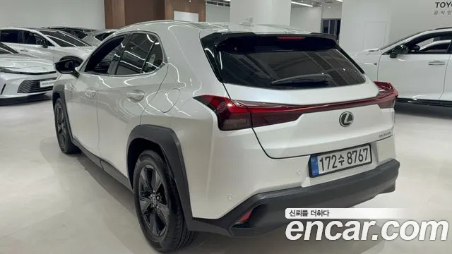 Lexus UX — фото 3