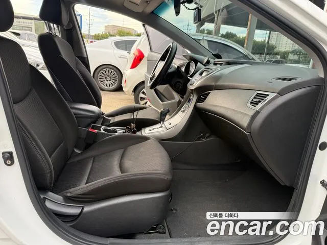 Hyundai Avante — фото 14