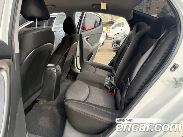 Hyundai Avante — фото 15