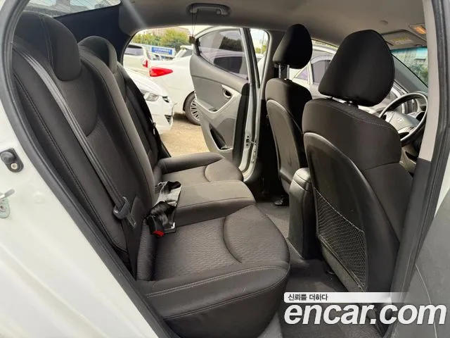 Hyundai Avante — фото 16