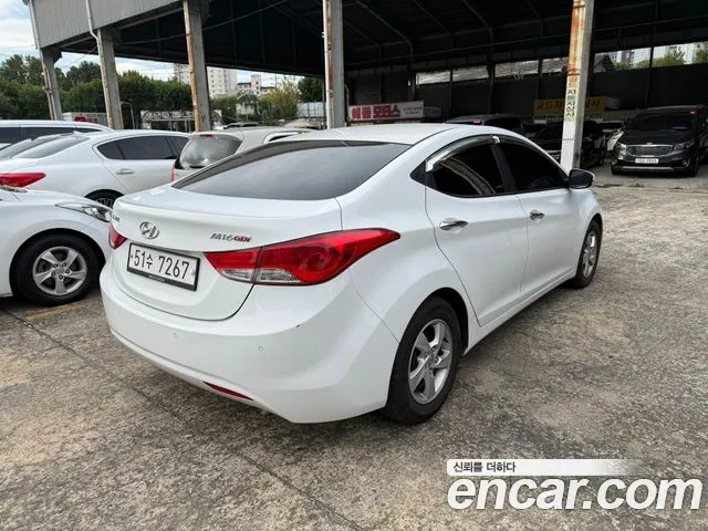 Hyundai Avante — фото 5